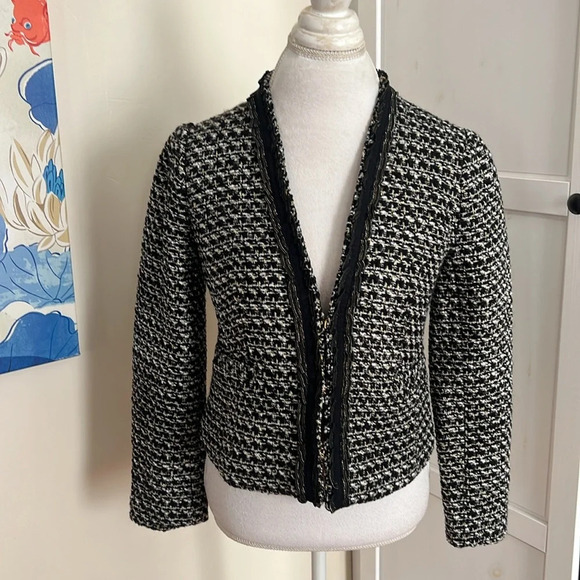 Talbots Tweed Lady Jacket in Black/White/Gold with a Small Ruffle Detail - 2P - Picture 2 of 10